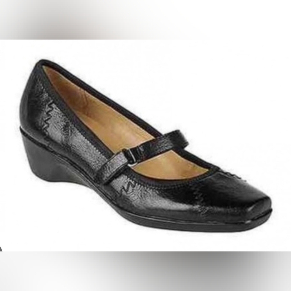 Naturalizer | Elegant Black 'Lola' Leather Wedge Shoes, Size 4M - Picture 2 of 9